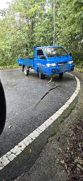 山區陷車輪胎打滑拖吊